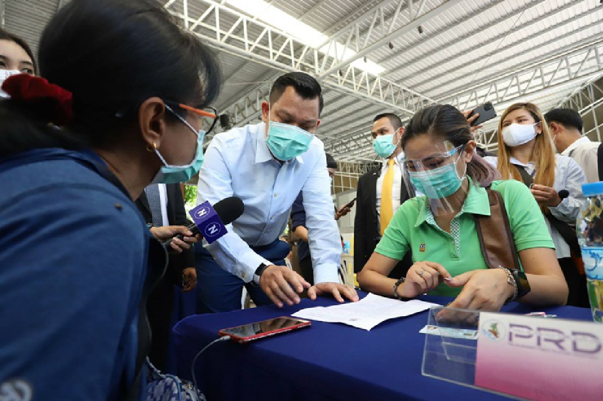 ธนกร ยัน ลุยสอบเรื่องร้องทุกข์ยันทุกคำร้องจะได้รับเยียวยา ธนกร ยัน ลุยสอบเรื่องร้องทุกข์ยันทุกคำร้องจะได้รับเยียวยา