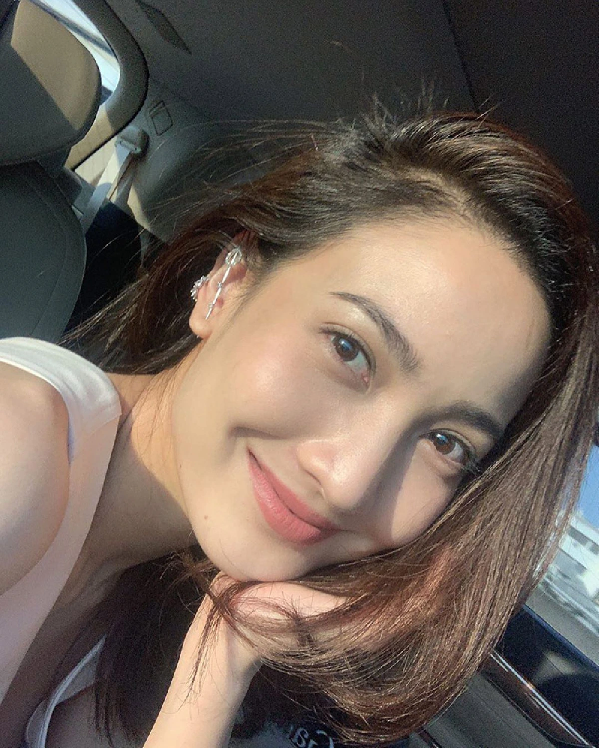 เกิดอะไรขึ้น? แต้ว ณฐพร โพสต์ภาพขาว-ดำ ทำแฟน ๆ เป็นห่วง