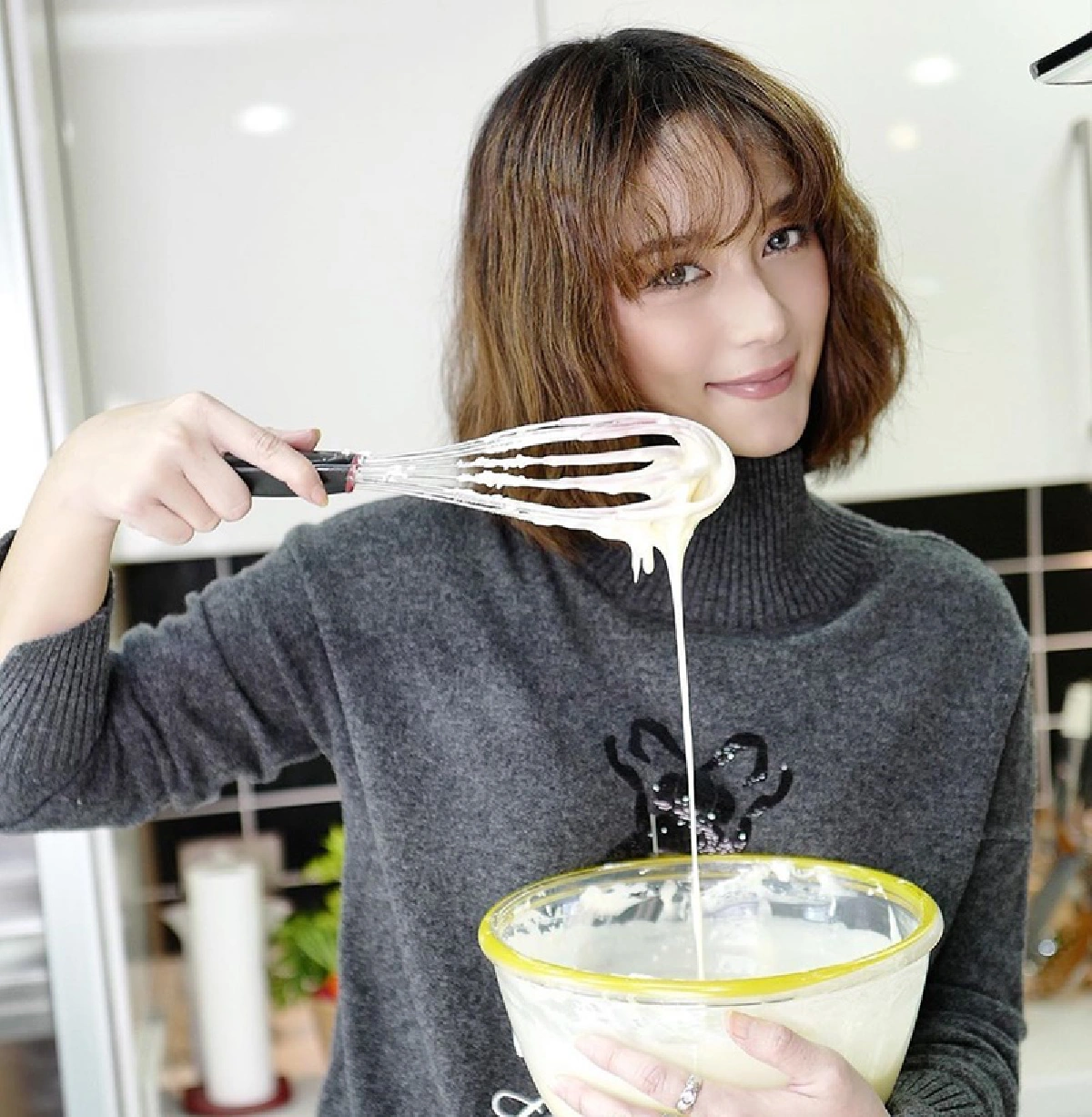 บี น้ำทิพย์ ปลื้มจะเป็นลม! ทำขนมไปให้ อั้ม พัชราภา ได้ลองชิมถึงบ้าน