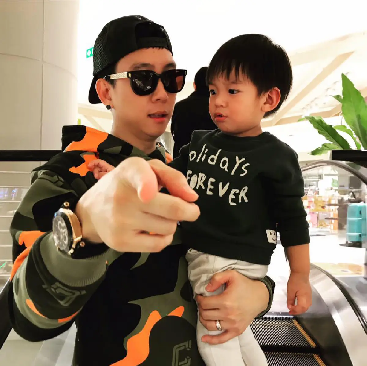 “เบนซ์ เรซซิ่ง” ซิ่งรถล้มตอนซ้อม “น้องเรซซิ่ง” ส่งกำลังใจให้ผ่านวิดีโอคอล 