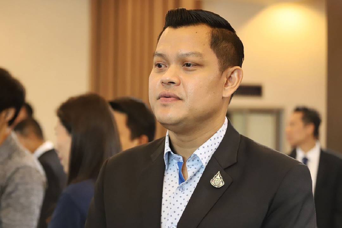 เลขาฯรมว.คลังแจง "อุตตม" เดินหน้าทำงานไม่สนเรื่องการเมือง เลขาฯรมว.คลังแจง "อุตตม" เดินหน้าทำงานไม่สนเรื่องการเมือง