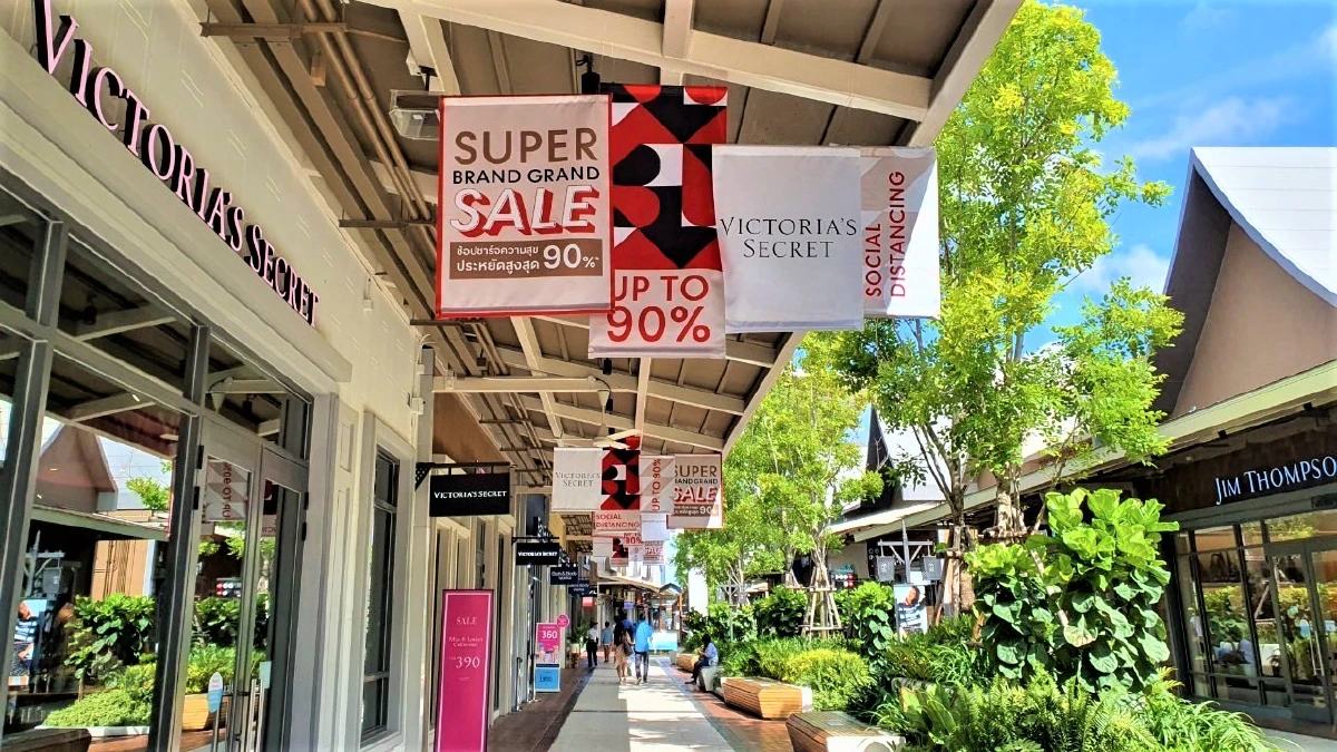 ตามล่าหาขุมทรัพย์ ปักหมุดช้อปแบรนด์เนมที่ลักชูรี่เอาท์เล็ตแห่งแรกของไทยใน ‘เซ็นทรัล วิลเลจ’