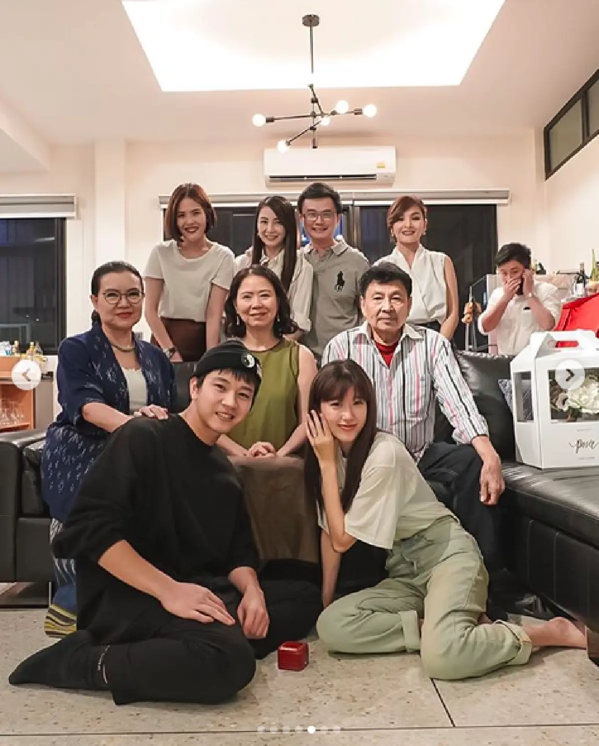 “โทนี่” ทำเซอร์ไพรส์ขอ “แก้ว” แต่งงานต่อหน้าครอบครัวอย่างอบอุ่น