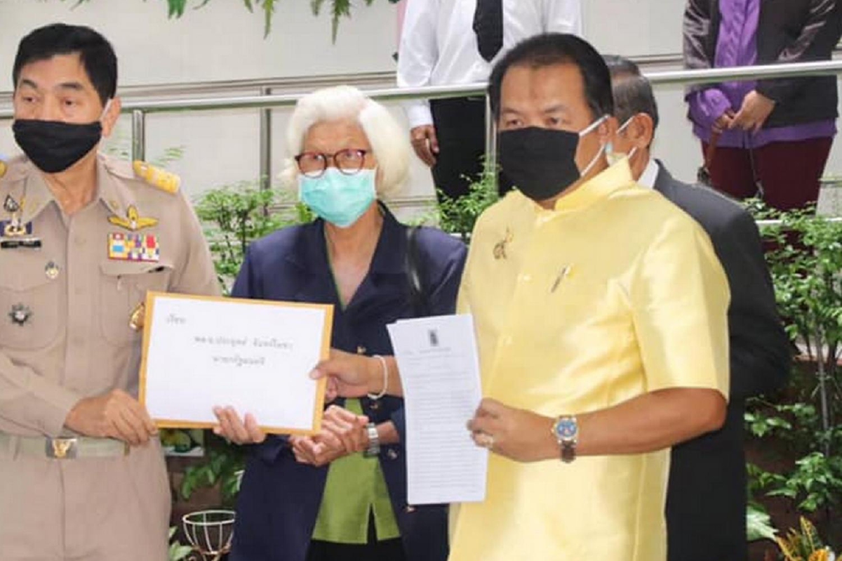 "ศรีสุวรรณ" ขู่ฟ้อง "บิ๊กตู่-ครม.ยกชุด" ถ้าจัดเลือกตั้งท้องถิ่นช้า "ศรีสุวรรณ" ขู่ฟ้อง "บิ๊กตู่-ครม.ยกชุด" ถ้าจัดเลือกตั้งท้องถิ่นช้า