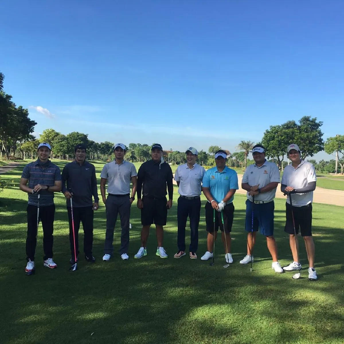 เหล่าคนบันเทิงหนุ่มๆ พากันรวมตัวเฉพาะกิจออกกำลังกายตีกอล์ฟ 