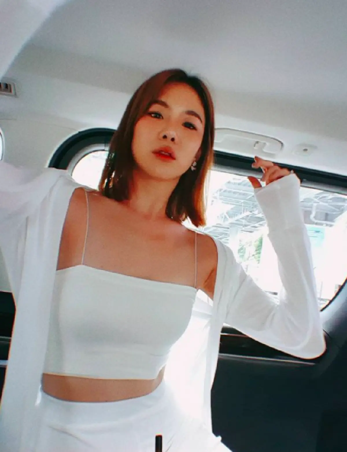  “คริส หอวัง” แซ่บหนักของหนักมาก กับชุดดินเนอร์สุดหรูแหวกอกลึกมาก