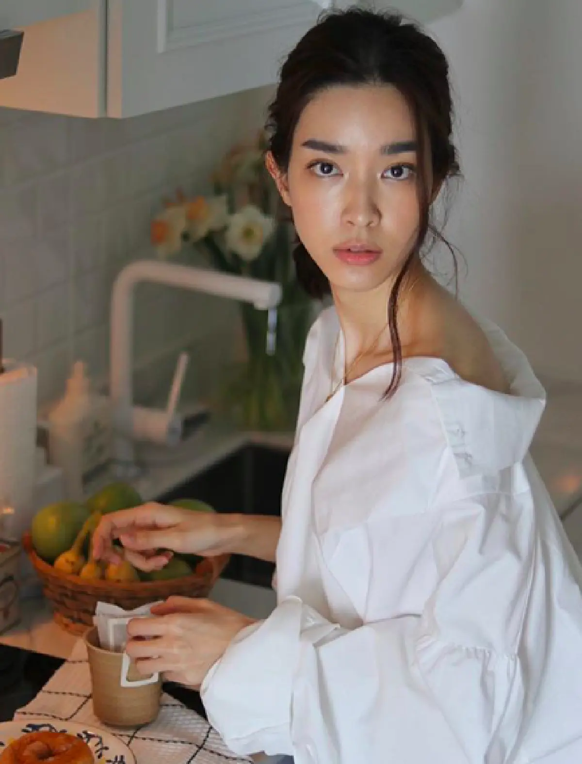 ส่องภาพแฟชั่นของเหล่าคนบันเทิงกับการโพสท่าถ่ายรูปในห้องครัว 