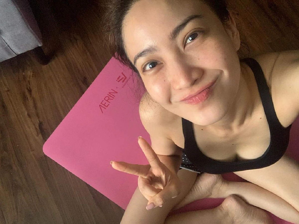 “แต้ว” อวดความเซ็กซี่หลังออกกำลังกาย กับภาพถ่ายจากมุมบน