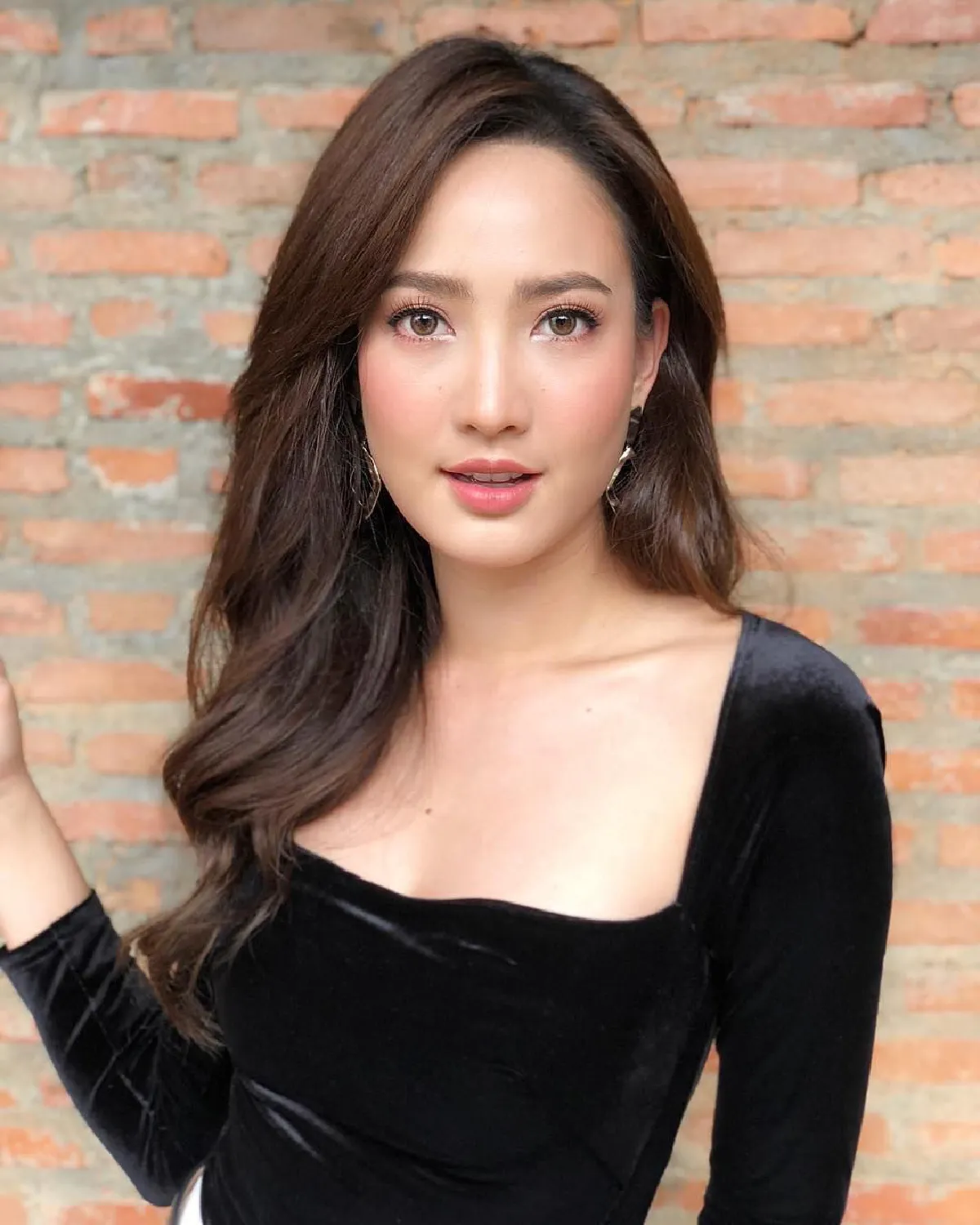 “แต้ว ณฐพร” เฉลยแล้วแหวนแบรนด์หรูที่ได้ มาจากแฟนคลับจีน