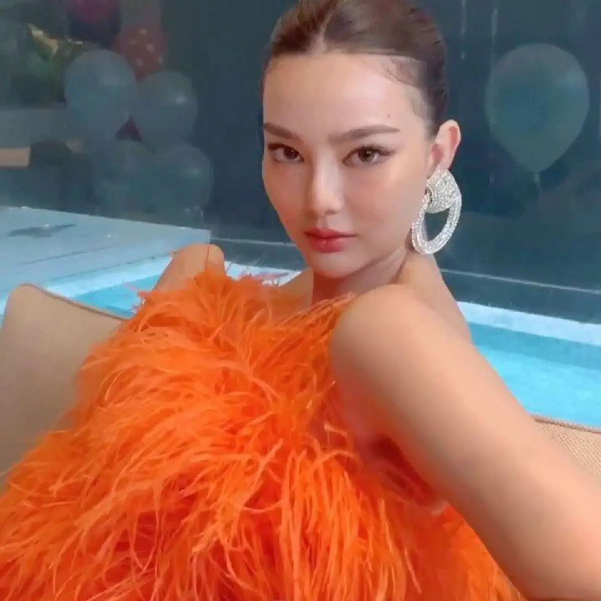   เฟียสทุกภาพ! “ดิว อริสรา” กับงานปาร์ตี้เบิร์ดเดย์วันที่สอง ต้อนรับอายุ 30