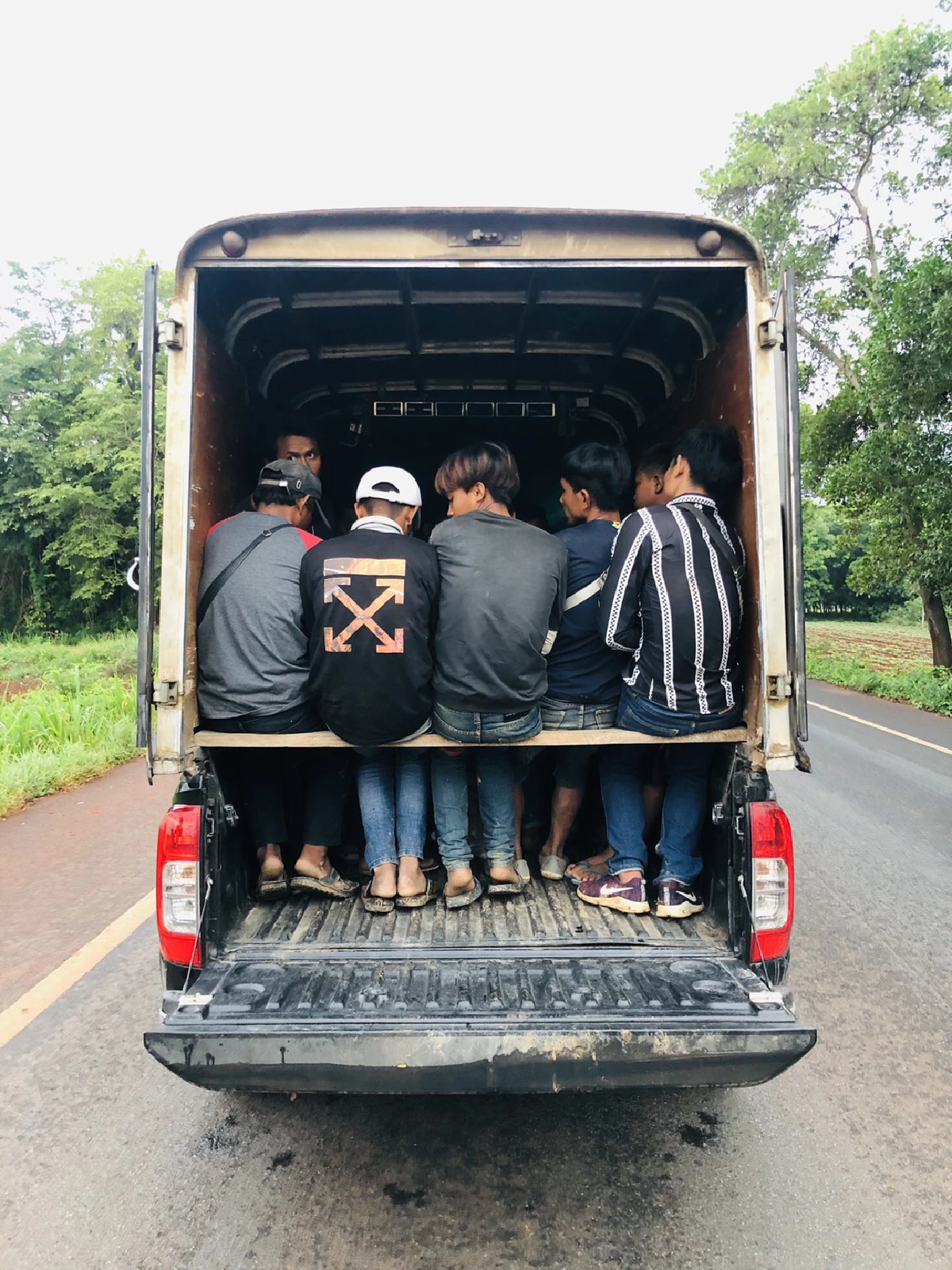 ซุกแรงงานเขมรในตู้รถขนสินค้าหนีเข้าเมืองผิดกฎหมาย