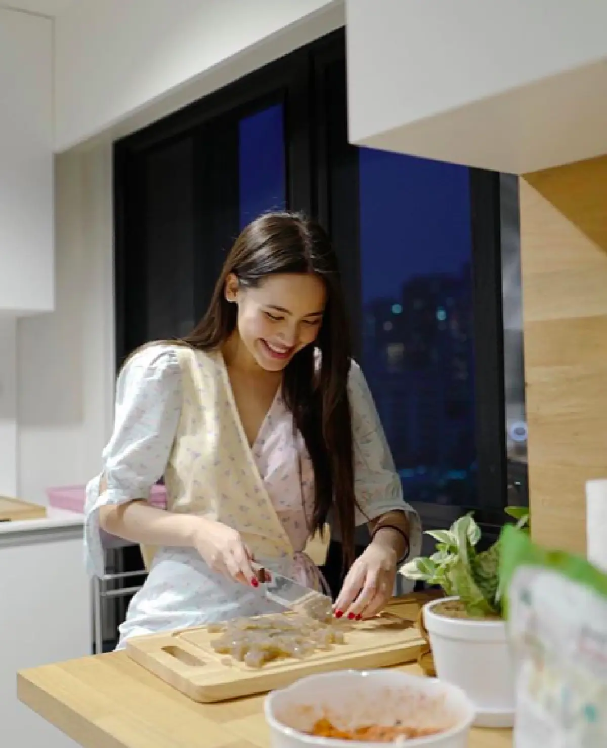 ส่องภาพแฟชั่นของเหล่าคนบันเทิงกับการโพสท่าถ่ายรูปในห้องครัว 