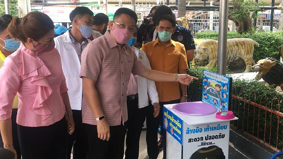 พ่อเมืองอุดรฯตรวจร.ร.ดูความพร้อมก่อนเปิดเทอมสั่งทำอ่างล้างมือเพิ่ม