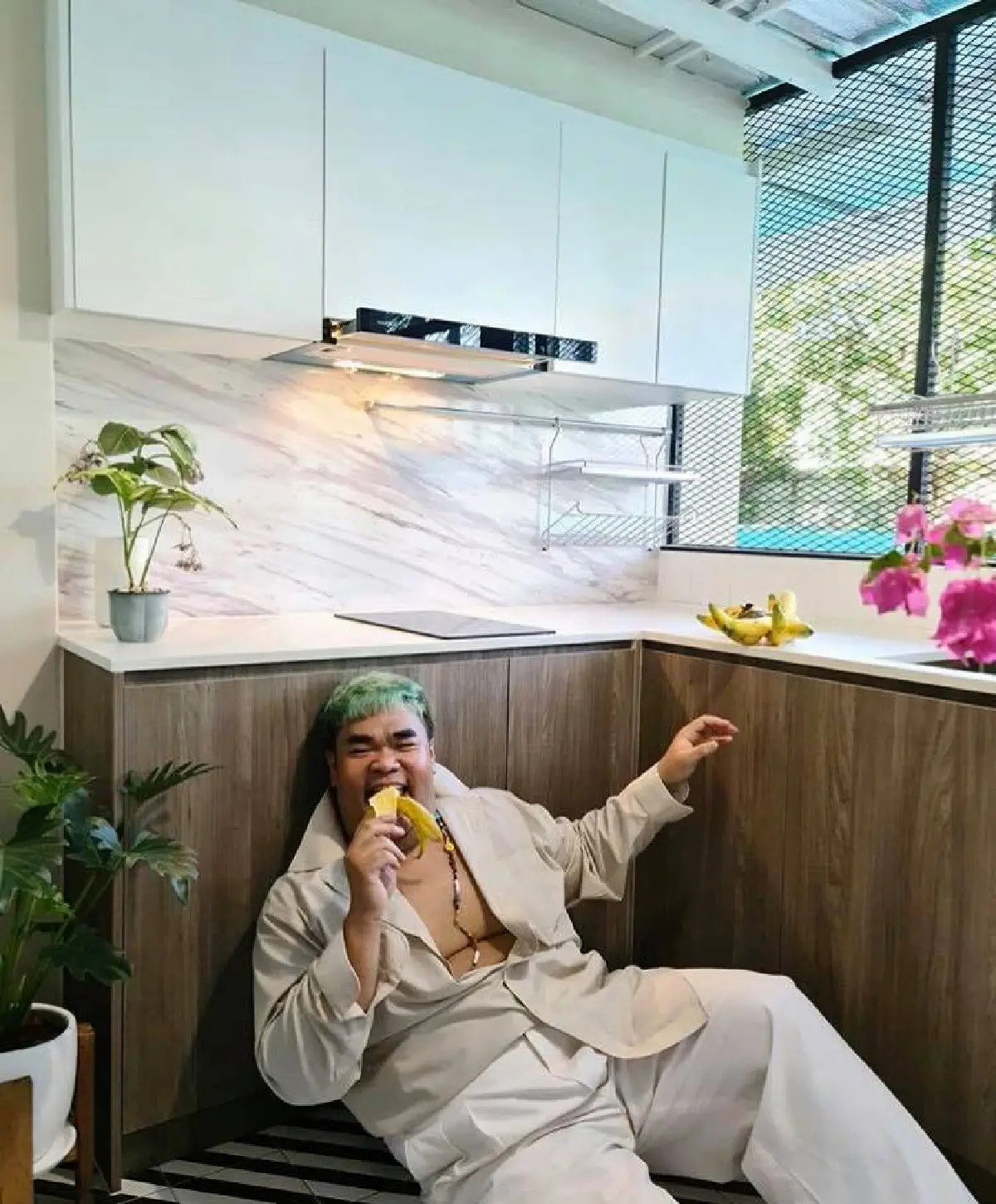 ส่องภาพแฟชั่นของเหล่าคนบันเทิงกับการโพสท่าถ่ายรูปในห้องครัว 