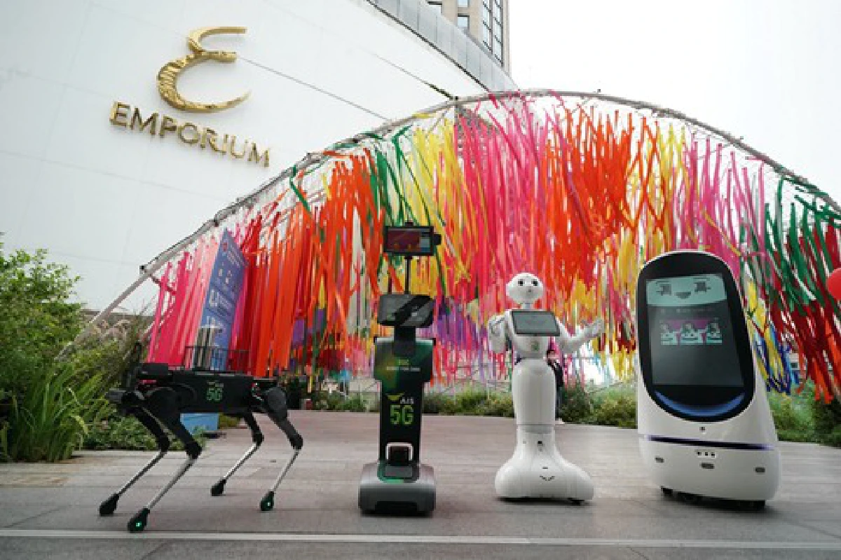 เดอะมอลล์ ล้ำ!!! ส่งโรบอต 5G ต้อนรับลูกค้า ตามวิถี NEW NORMAL