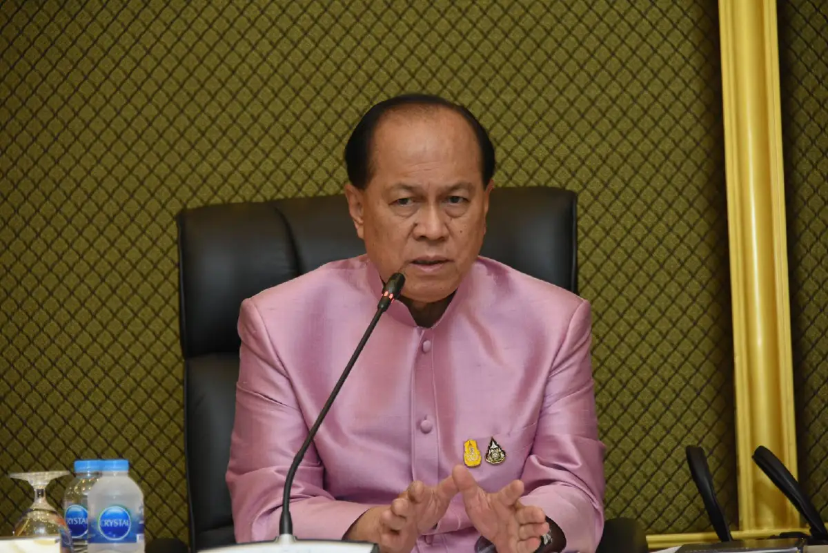 มหาดไทยกำชับผู้ว่าฯอย่าการ์ดตกหลังปลดล็อคระยะ 4 