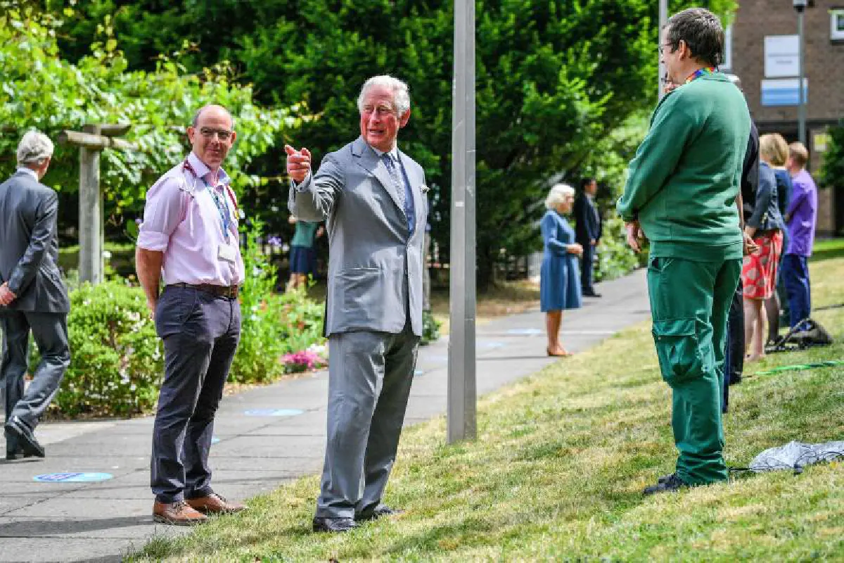 การรับรู้กลิ่นและรสของเจ้าชายชาร์ลส์ ยังไม่ปกติแม้หายประชวรจากโควิด