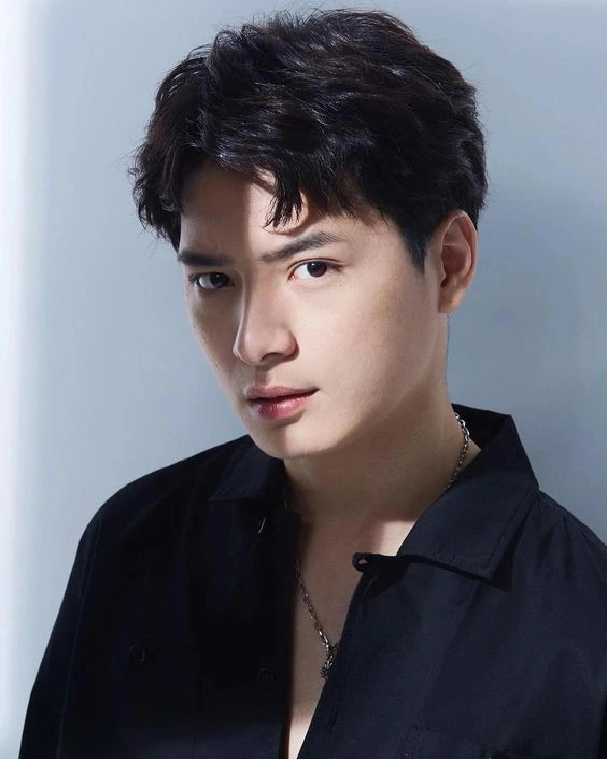 คริส พีรวัส เจอดราม่าหนัก! อัดคลิปเล่นมุกเหยื่อข่มขืน เหยียดคนลาวและเหยียดเพศ