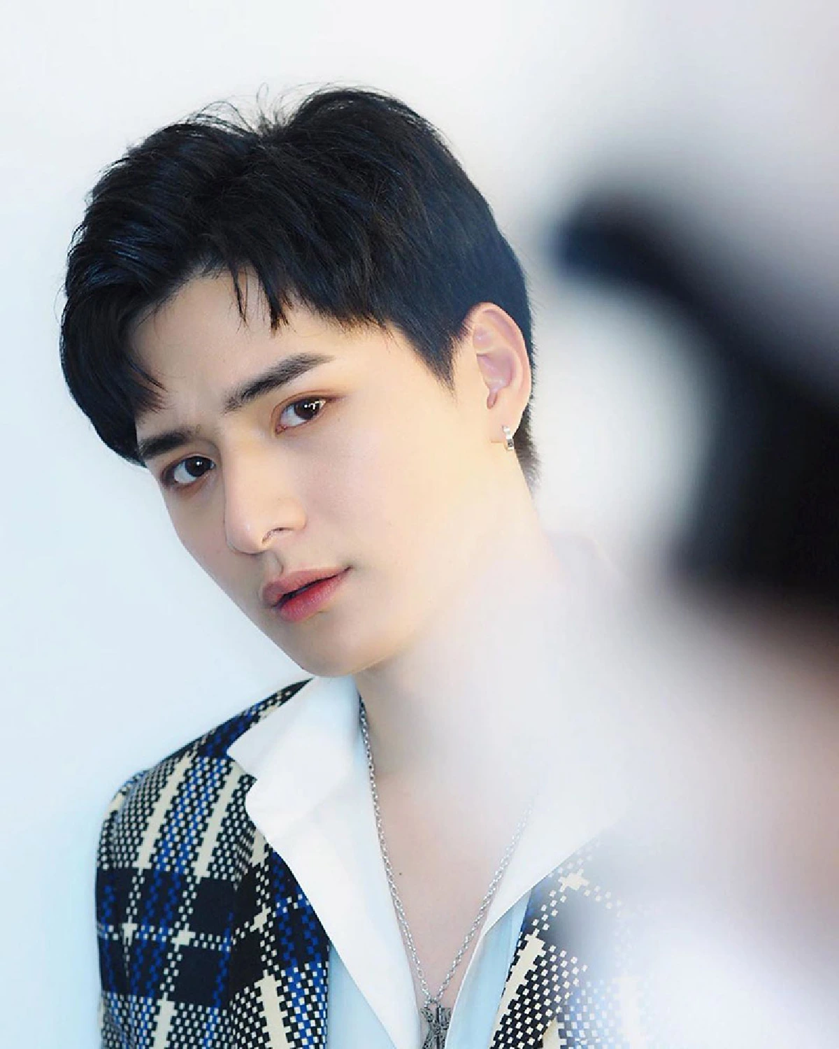 คริส พีรวัส เจอดราม่าหนัก! อัดคลิปเล่นมุกเหยื่อข่มขืน เหยียดคนลาวและเหยียดเพศ