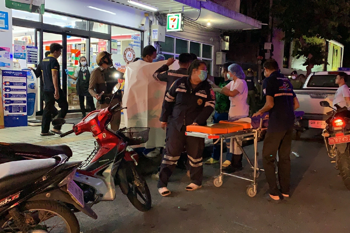 นักศึกษาหนุ่มตามง้อ แฟนไม่ยอมคืนดี สาดน้ำกรดใส่เจ็บ