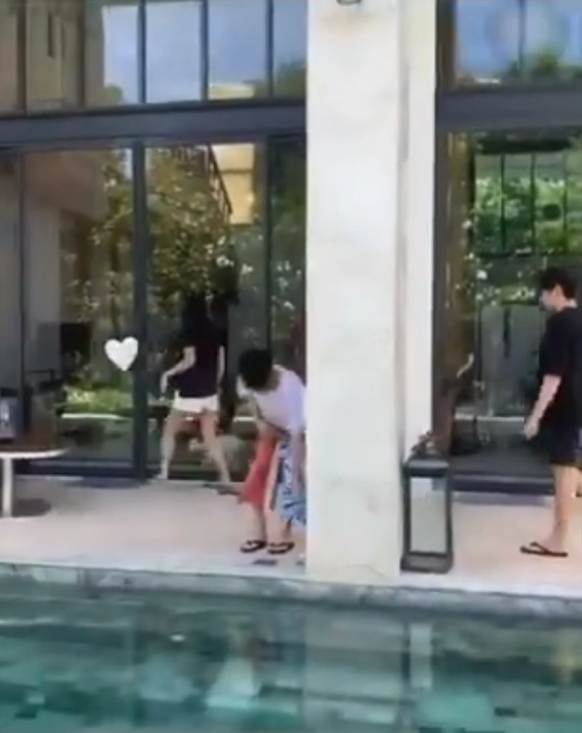 ดราม่ามาแรง! นักแสดงหนุ่มวัยรุ่น เจอเม้าท์แย่งแฟนชาวบ้าน ทำแฮชแท็กดุเดือด #นักแสดงตึกเจ็มเป็นไรมากปะ