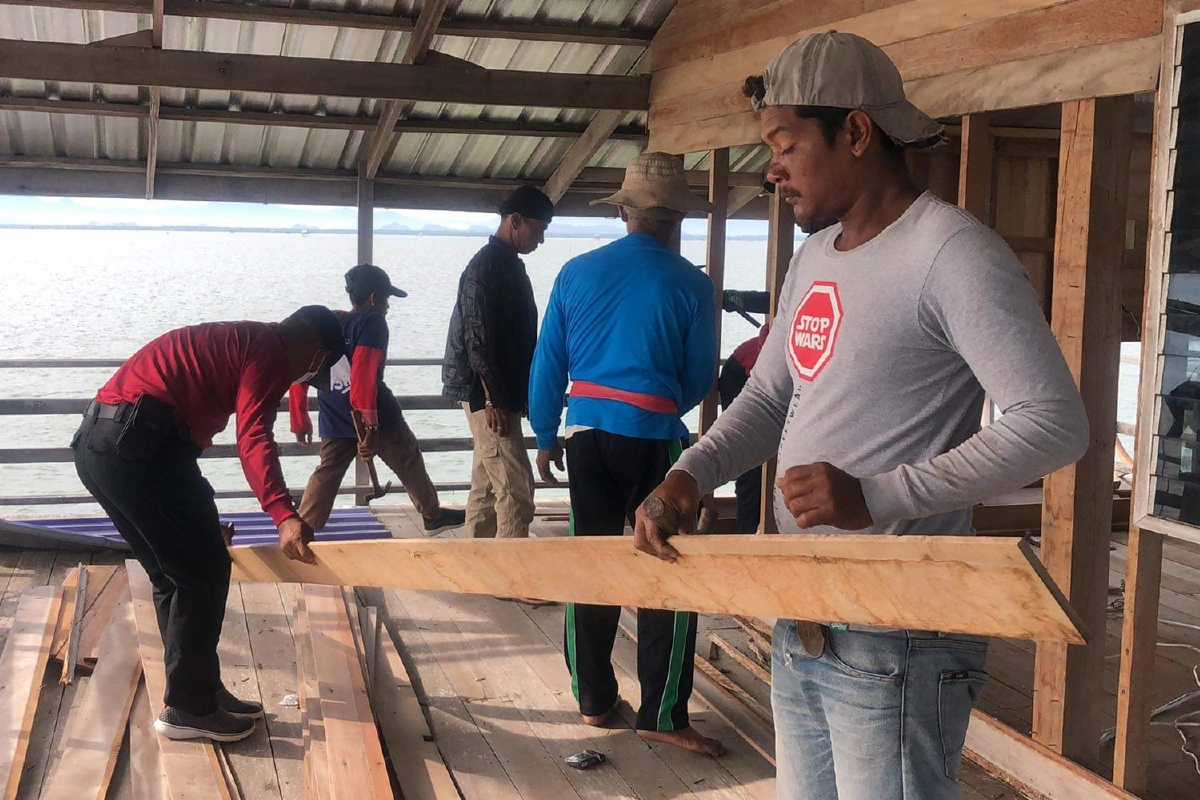 สุราษฎร์ธานีเริ่มรื้อขนำคอกหอยอ่าวบ้านดอน