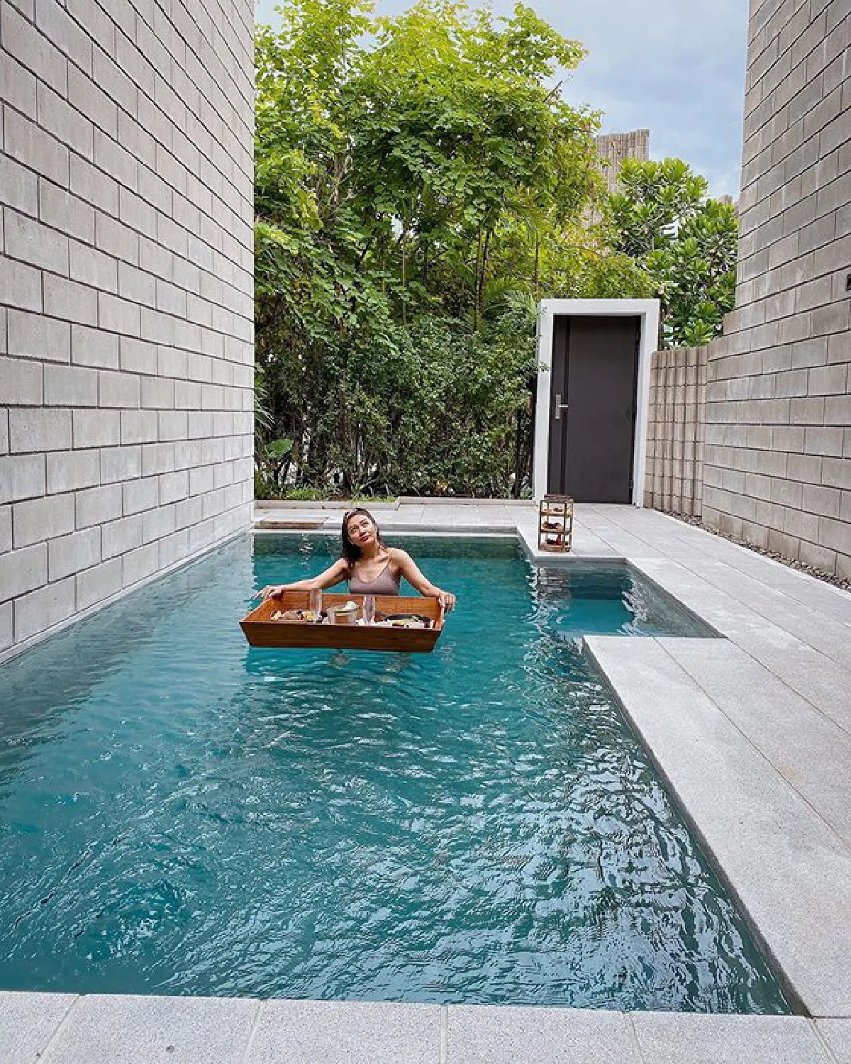 "แก้ม วิชญาณี" ไม่ธรรมดา! โชว์ความแซ่บของกล้ามท้องในทริปพัทยา