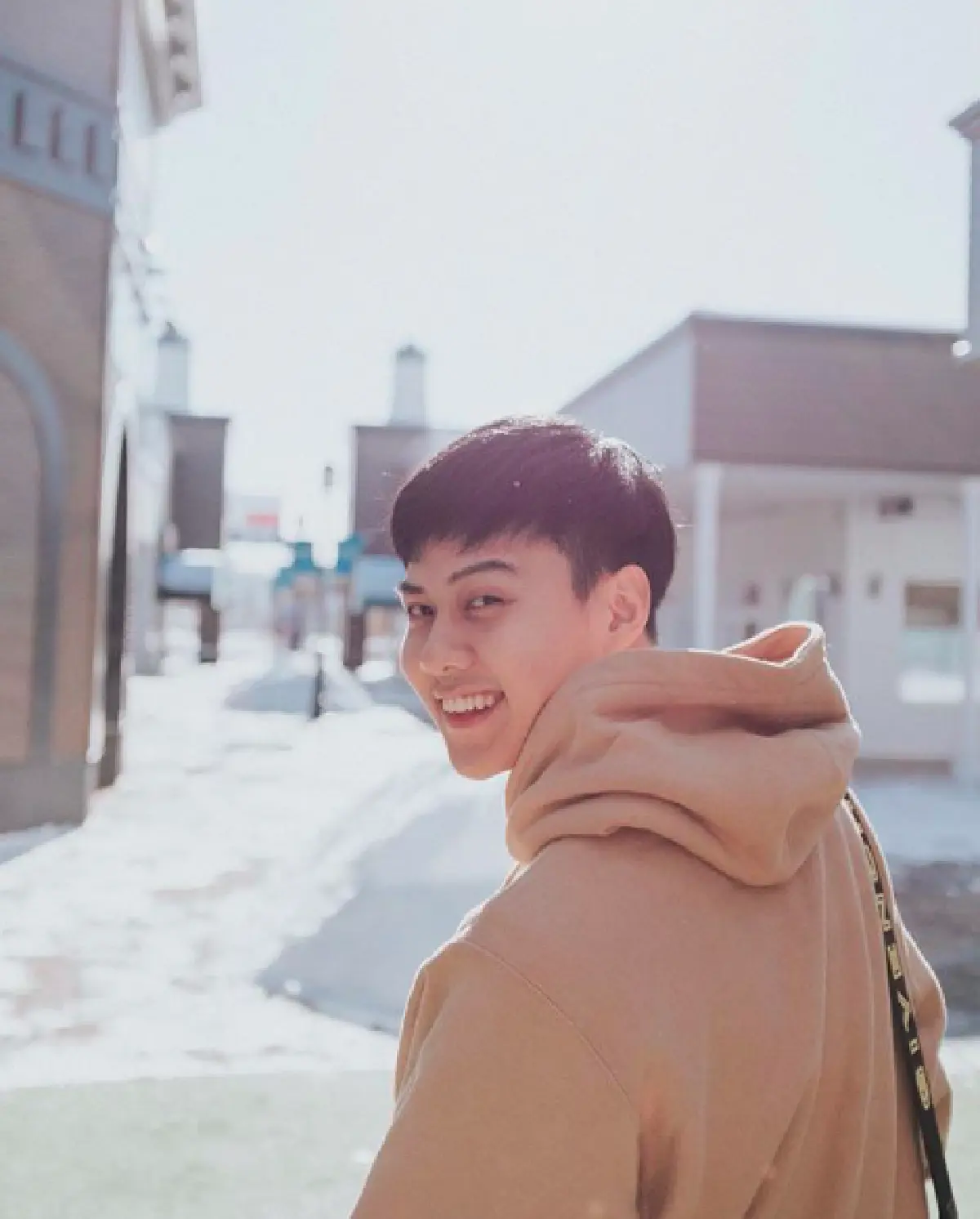 อะไรยังไง!? “ต้น อาชว์” เข้าฟิตเนส-กินข้าวกับ “ดีเจอร พัทธ์ธีรา” จะใช่รักใหม่หรือไม่