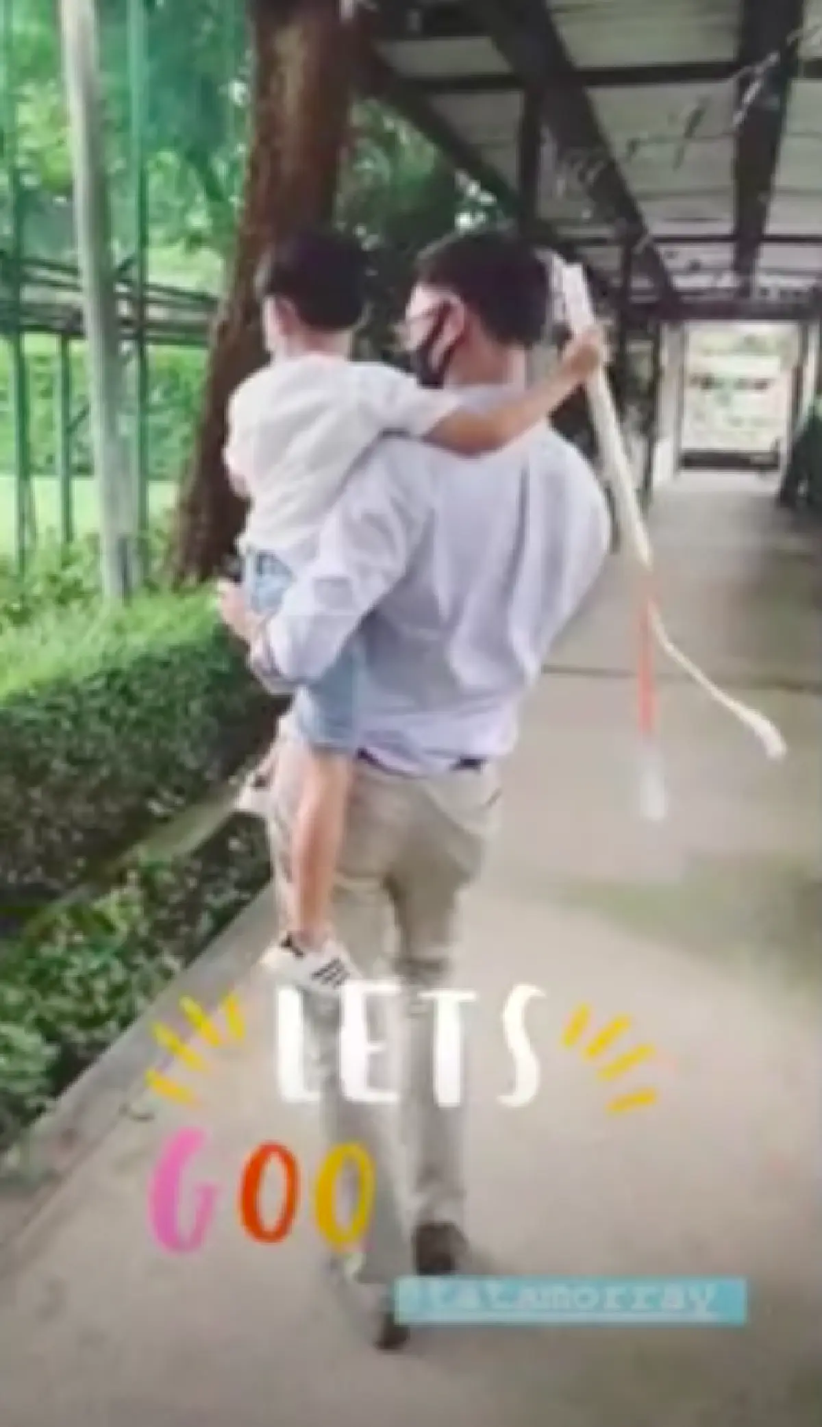 ครอบครัวแฮปปี้ดี! "ทาทา ยัง" โพสต์คลิปสามีกับลูกชายเล่นกัน หวานเบาๆ ออกสื่อ