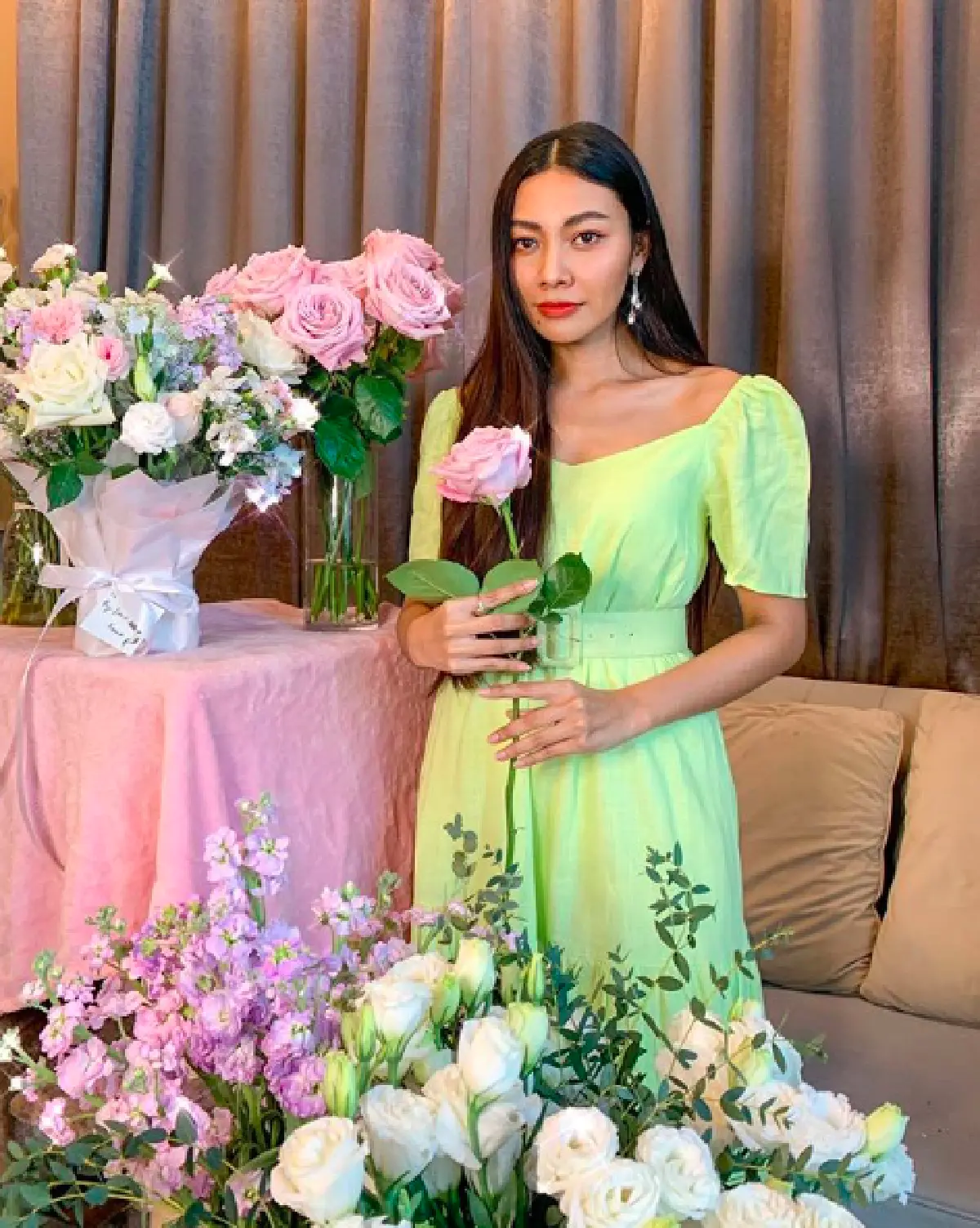 "แก้ม วิชญาณี" ไม่ธรรมดา! โชว์ความแซ่บของกล้ามท้องในทริปพัทยา