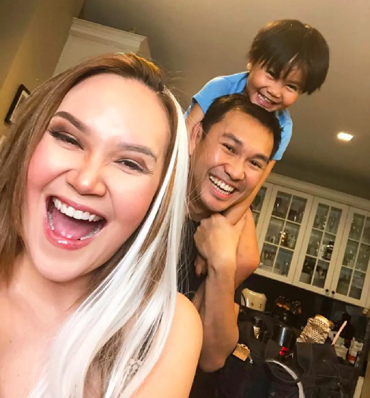 ครอบครัวแฮปปี้ดี! "ทาทา ยัง" โพสต์คลิปสามีกับลูกชายเล่นกัน หวานเบาๆ ออกสื่อ