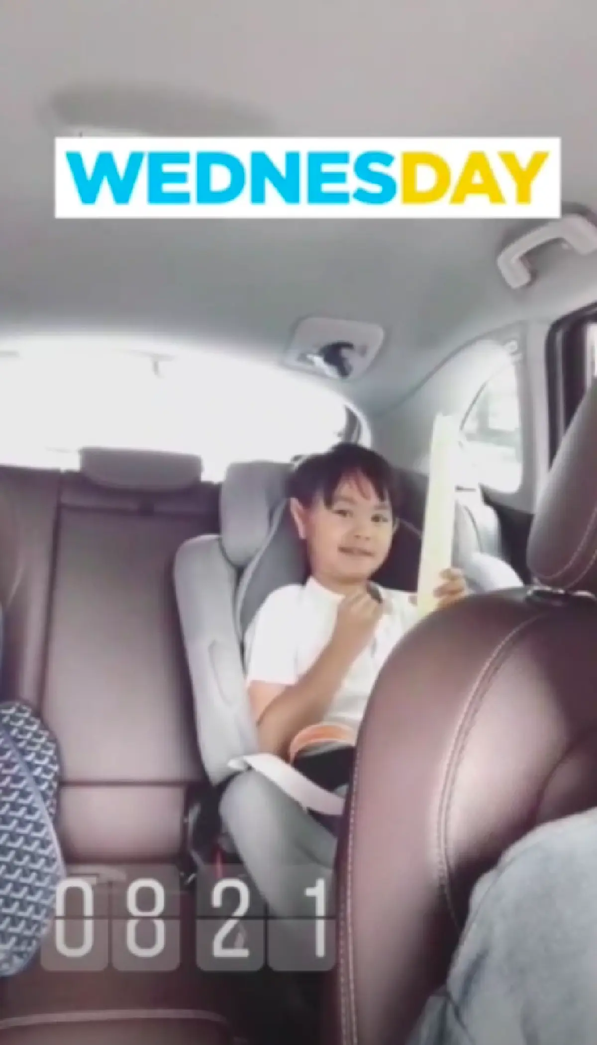 ครอบครัวแฮปปี้ดี! "ทาทา ยัง" โพสต์คลิปสามีกับลูกชายเล่นกัน หวานเบาๆ ออกสื่อ