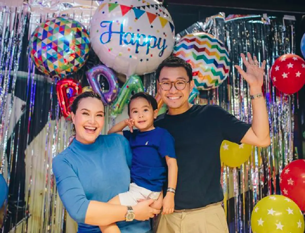 ครอบครัวแฮปปี้ดี! "ทาทา ยัง" โพสต์คลิปสามีกับลูกชายเล่นกัน หวานเบาๆ ออกสื่อ