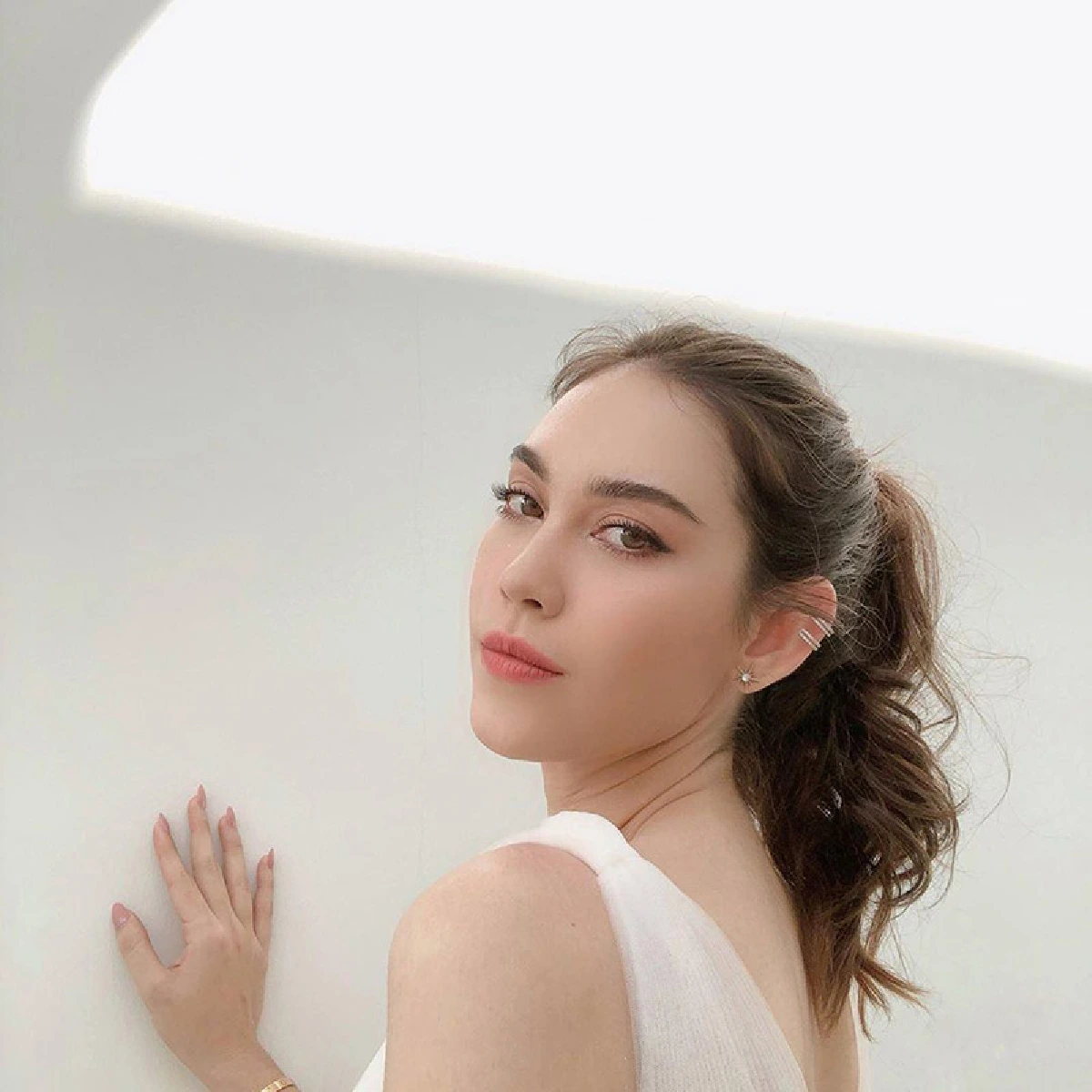 พูดอีกก็ถูกอีก! แมท ภีรนีย์ เผยเคล็ดลับทำอย่างไรถึงขาว ไม่ยาก..ไม่เสียเงินสักบาท