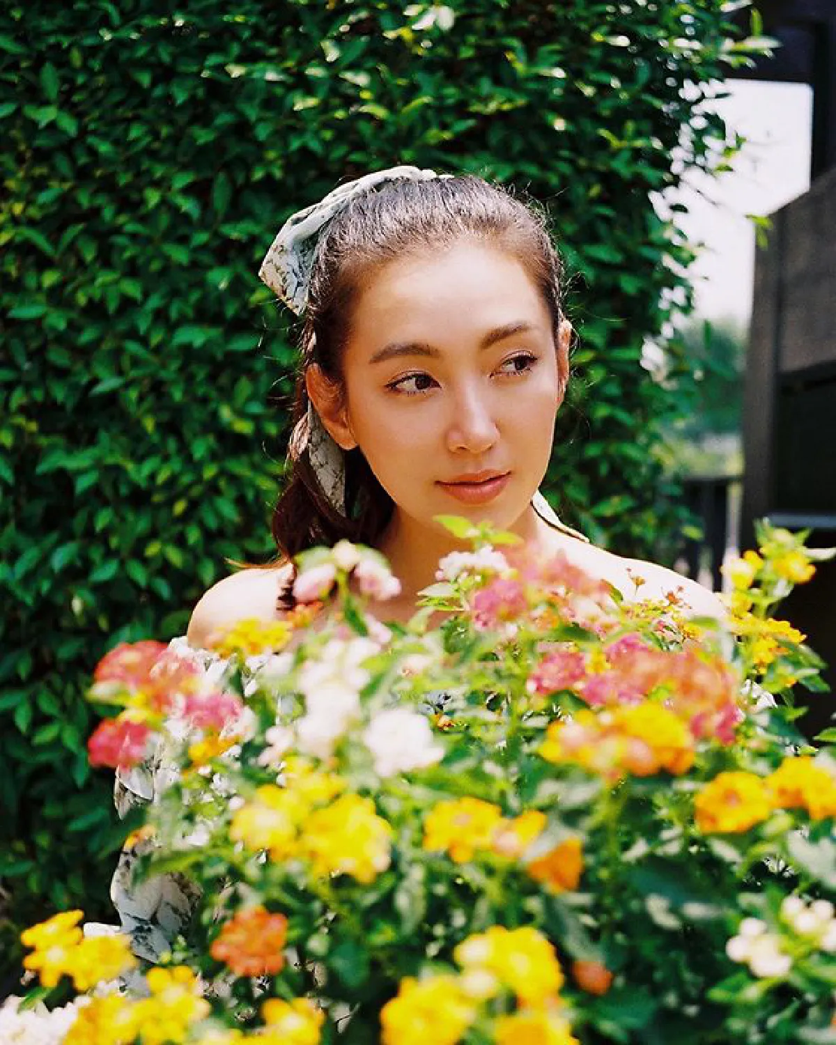 เผยเบื้องหลังภาพสวยของ เบลล่า ตากล้อง เวียร์ สุดทุ่มยืนถ่ายหัวติดเพดาน 