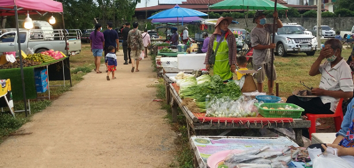 แม่ค้ากลัวพลังสุริยคราสยิ่งกว่าโควิด-19 ไม่กล้าออกมาขายของ