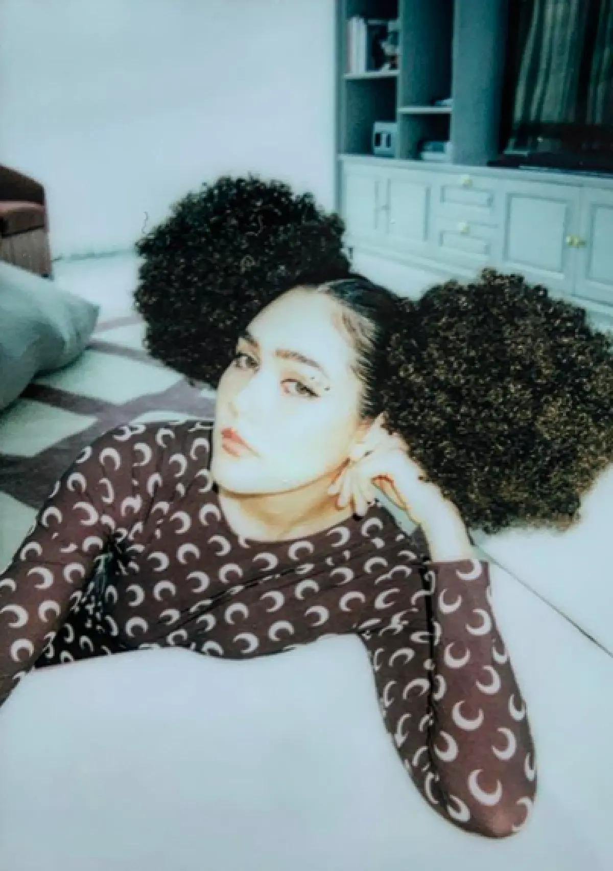  ทำได้คนเดียวจริงๆ! "ชมพู่ อารยา" กับแฟชั่นทรงผมสุดล้ำ ที่ทำเอาถึงกับตาค้าง