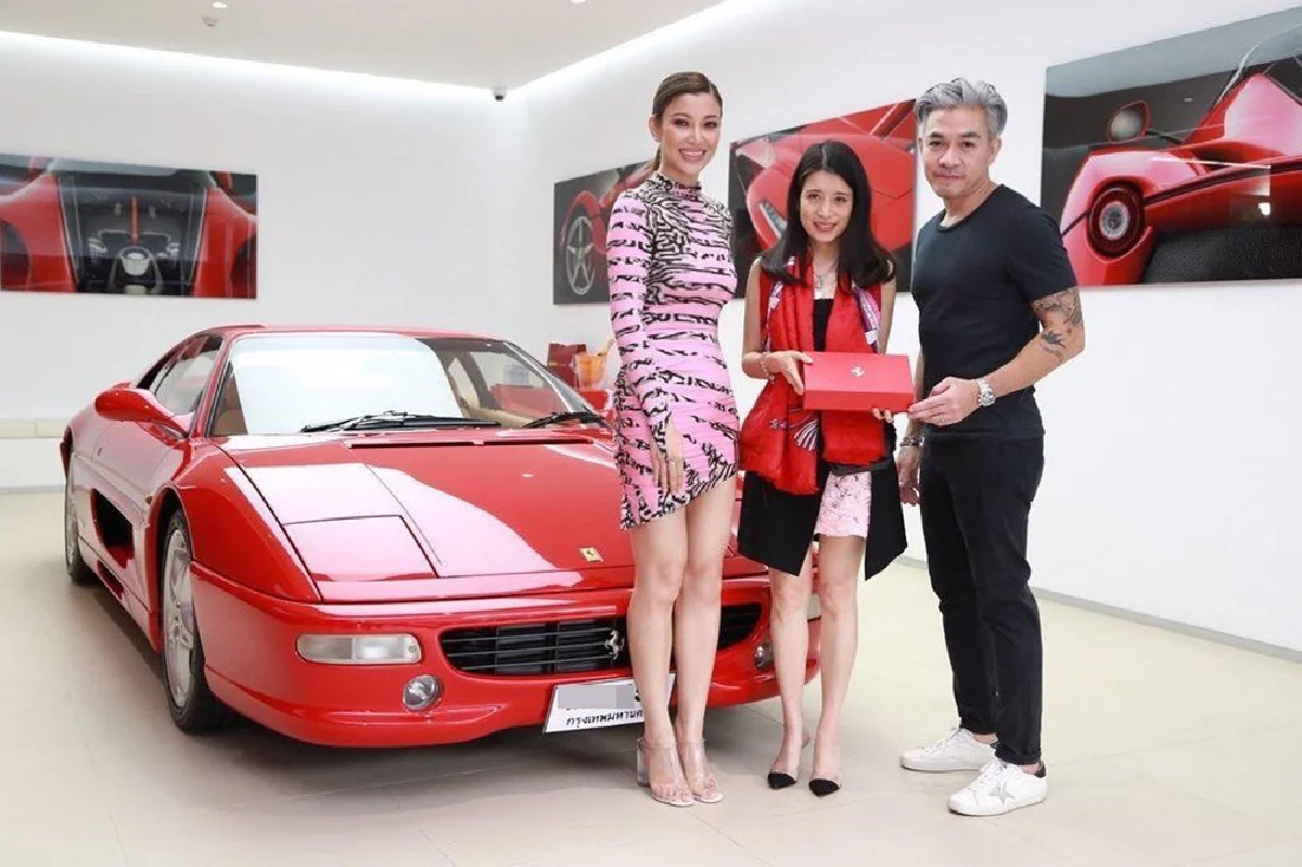 “เอมมี่ มรกต” ทำสำเร็จ! เก็บเงินซื้อรถเฟอร์รารี่ให้ “ไฮโซเจมส์” หลังต้องขายรถเพื่อซื้อแหวนแต่งงาน