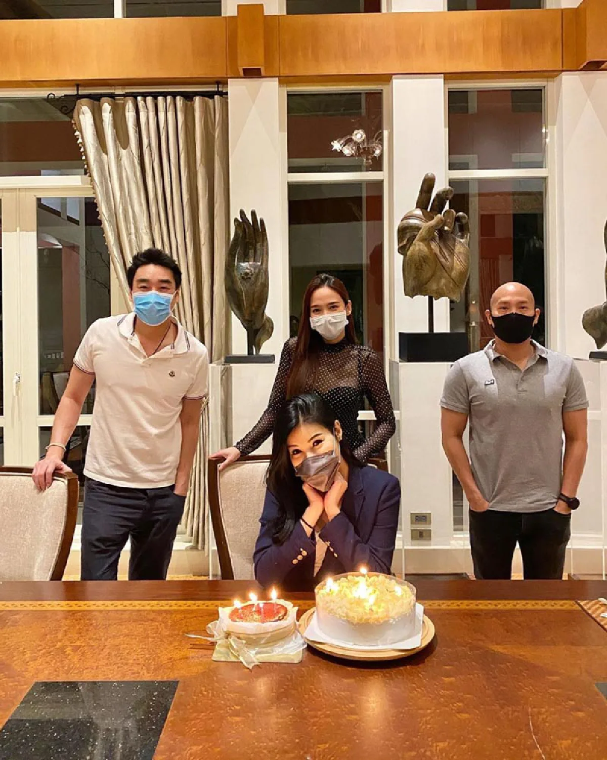 “อั้ม พัชราภา” ควง “ไฮโซพก” จัดปาร์ตี้ริมสระว่ายน้ำใหม่ HBD “แหวนแหวน”