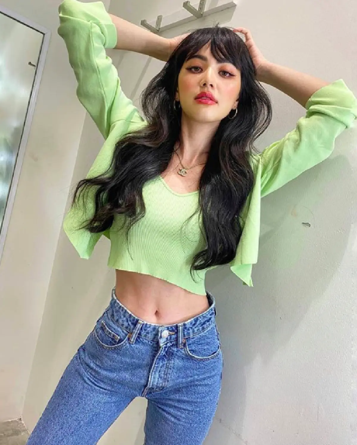 “ใหม่ ดาวิกา” กับลุคสายฝอสุดปัง มองแวบแรกนึกว่า “ลิซ่า BLACKPINK”