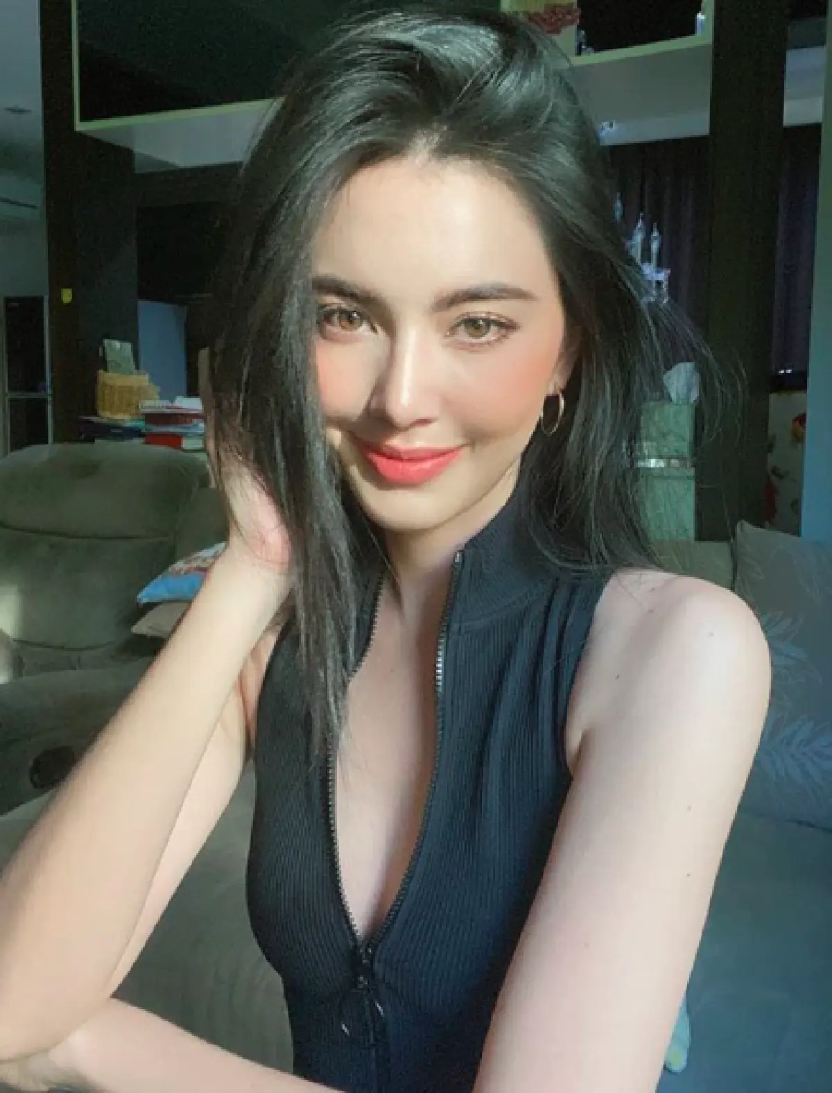 “ใหม่ ดาวิกา” กับลุคสายฝอสุดปัง มองแวบแรกนึกว่า “ลิซ่า BLACKPINK”