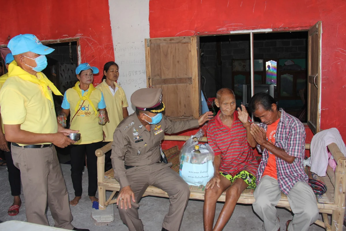 น้ำตาลูกผู้ชาย!พ่อลูกพลัดพรากกว่า 17 ปี ตำรวจช่วยตามหาจนเจอ