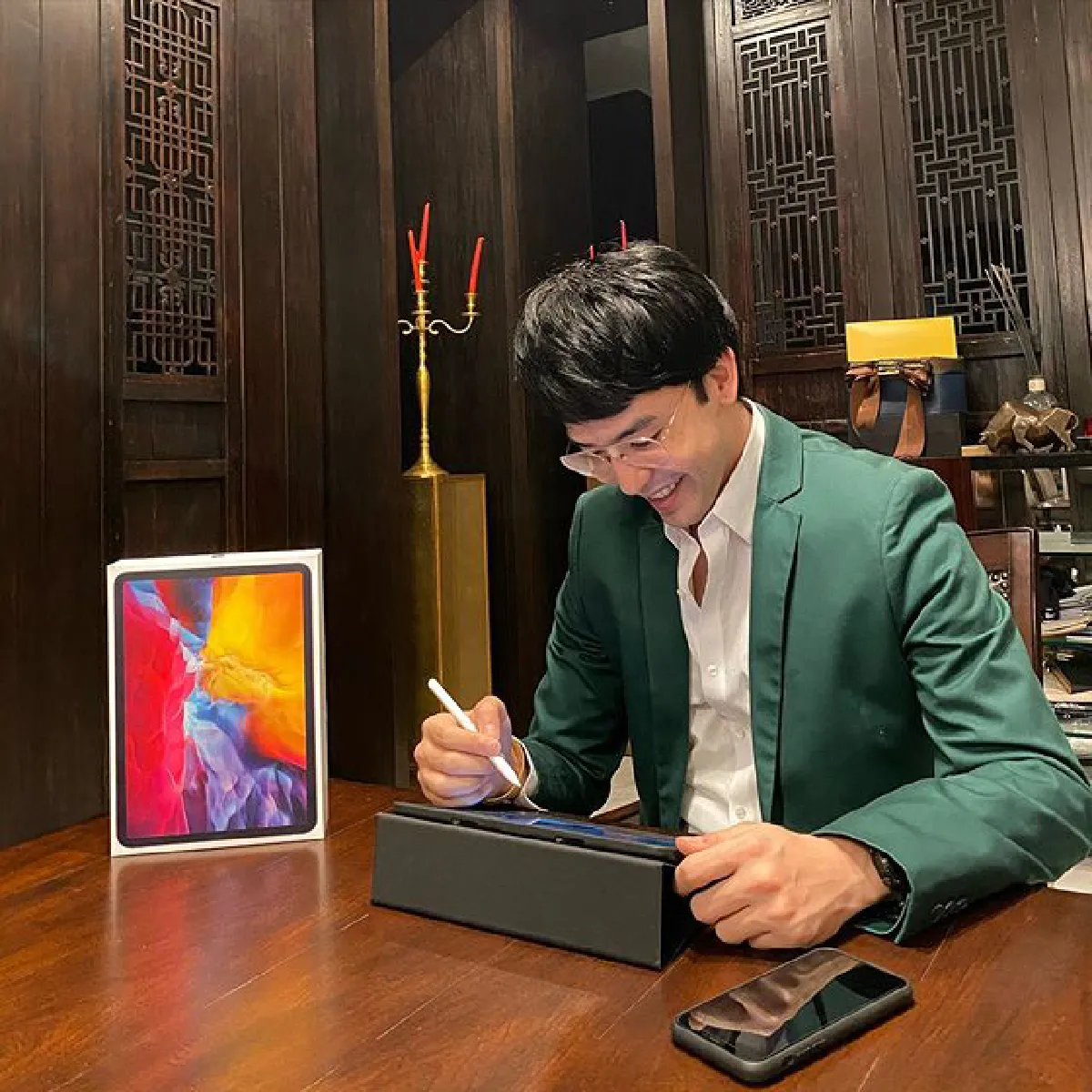 ภูมิใจกว่าซื้อให้ตัวเอง! ท็อป ณัฐเศรษฐ์ ถอยรถสปอร์ตหรู 13 ล้านให้คุณพ่อขับเล่น