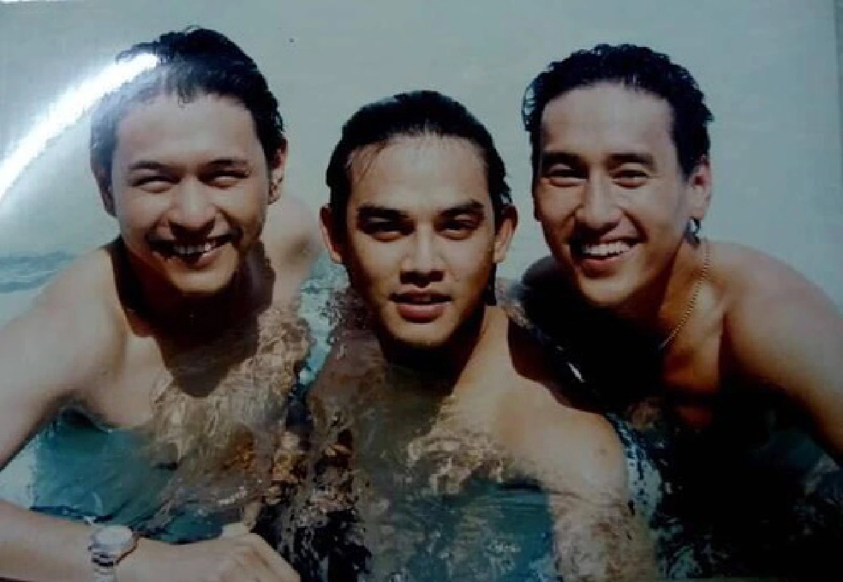 สามหนุ่มสามมุม! กบ-แท่ง-มอส รวมตัวเทียบภาพ 29 ปีผ่านไป ลุ้นรียูเนียนร่วมงานกันอีกครั้ง