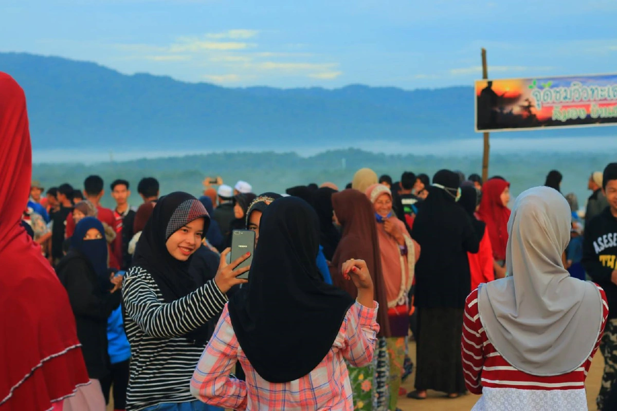 คนนับพันแห่ชมทะเลหมอกวิว360องศาสถานที่ท่องเที่ยวใหม่ของนราฯ