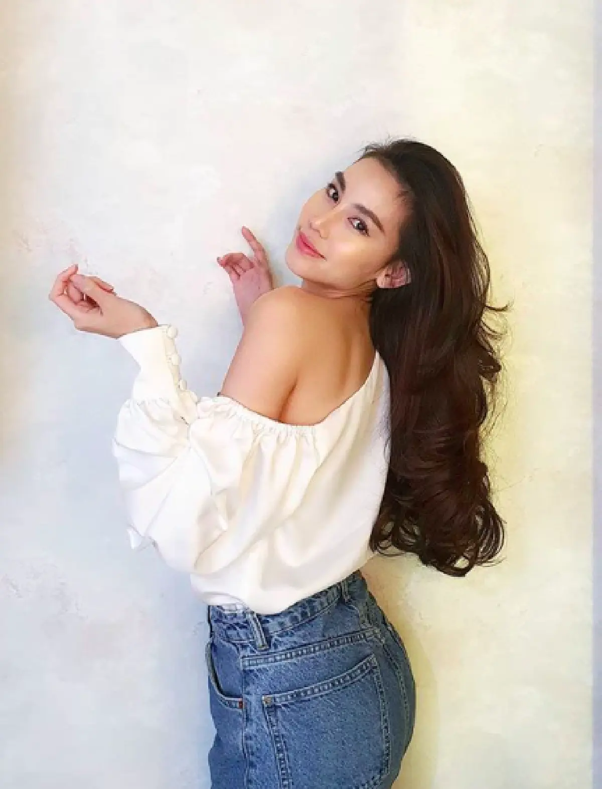 “ดาว พิมพ์ทอง" อวดหุ่นแซ่บในชุดว่ายน้ำสีหวาน มีความเซ็กซี่เบาๆ 