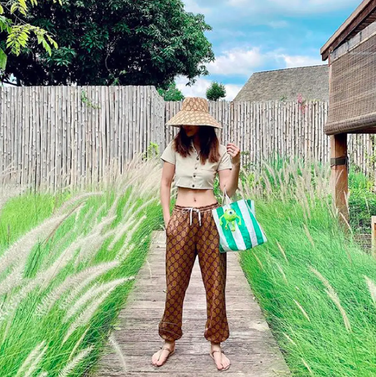  "เอมมี่ มรกต" จัดทริปพักผ่อนที่เขาใหญ่ พร้อมอวดหุ่นใหม่ในชุดบิกินีตัวจิ๋ว