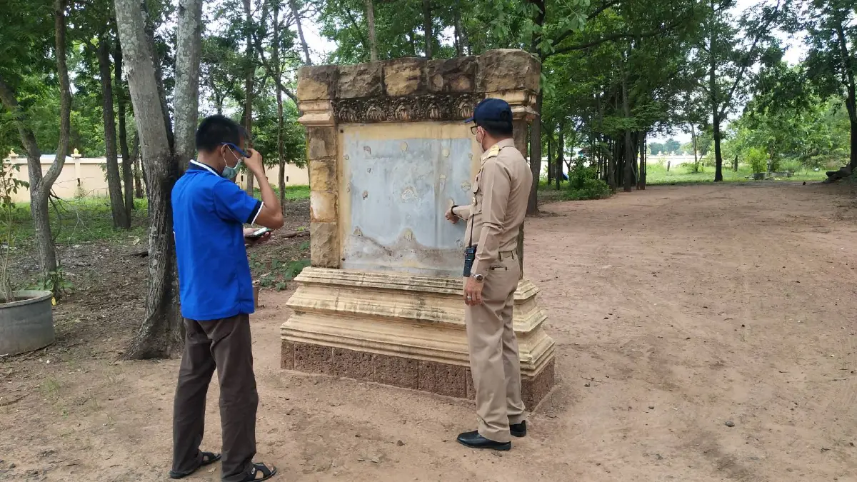 มือดีผวาอาถรรพ์นำหินโบราณกลับไปคืนที่เดิม