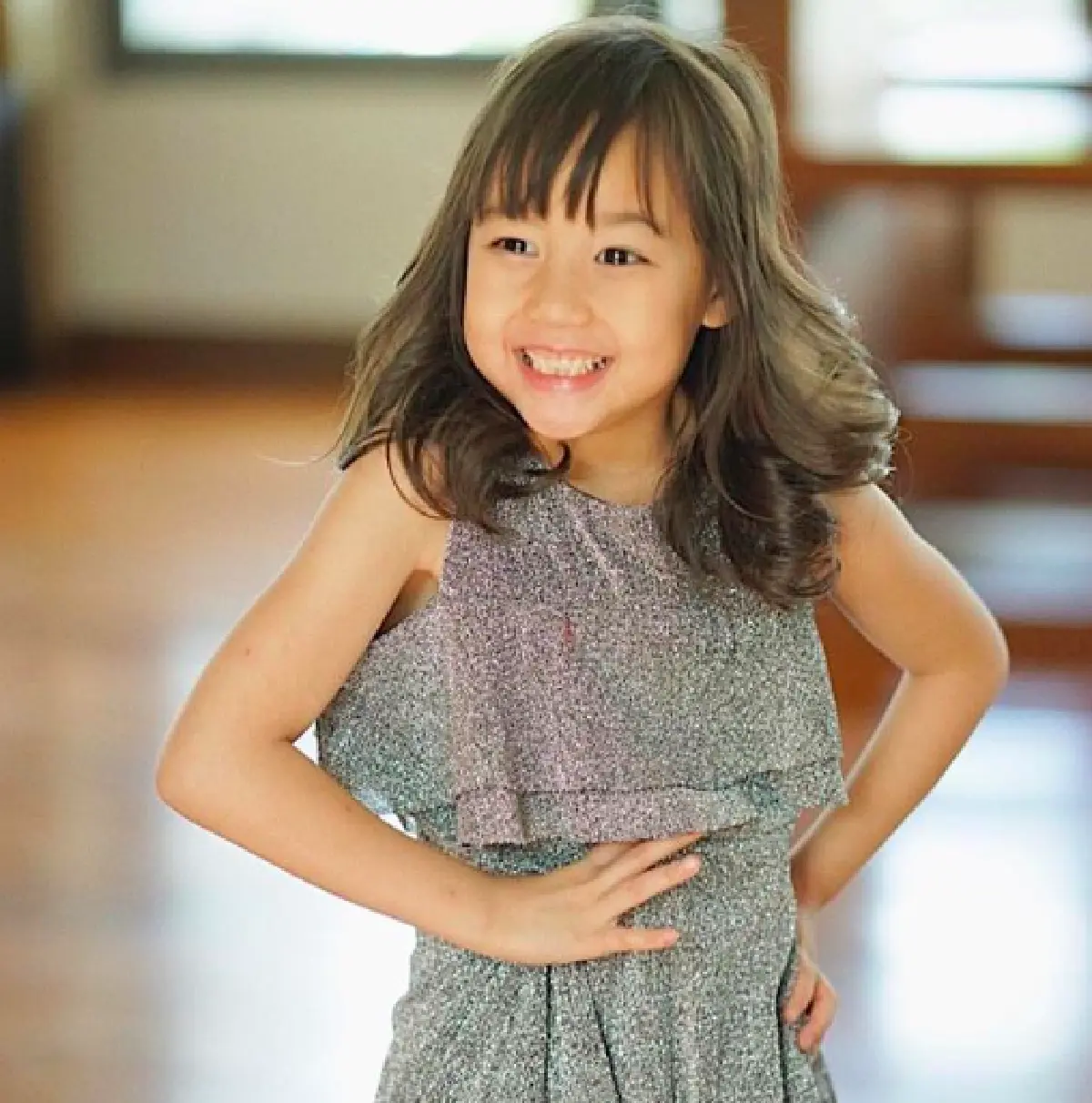 “น้องชิลลี่” ลูกสาว “พลอย ชิดจันทร์” กับลุคหลวานละมุน แต่งแบบจัดเต็ม