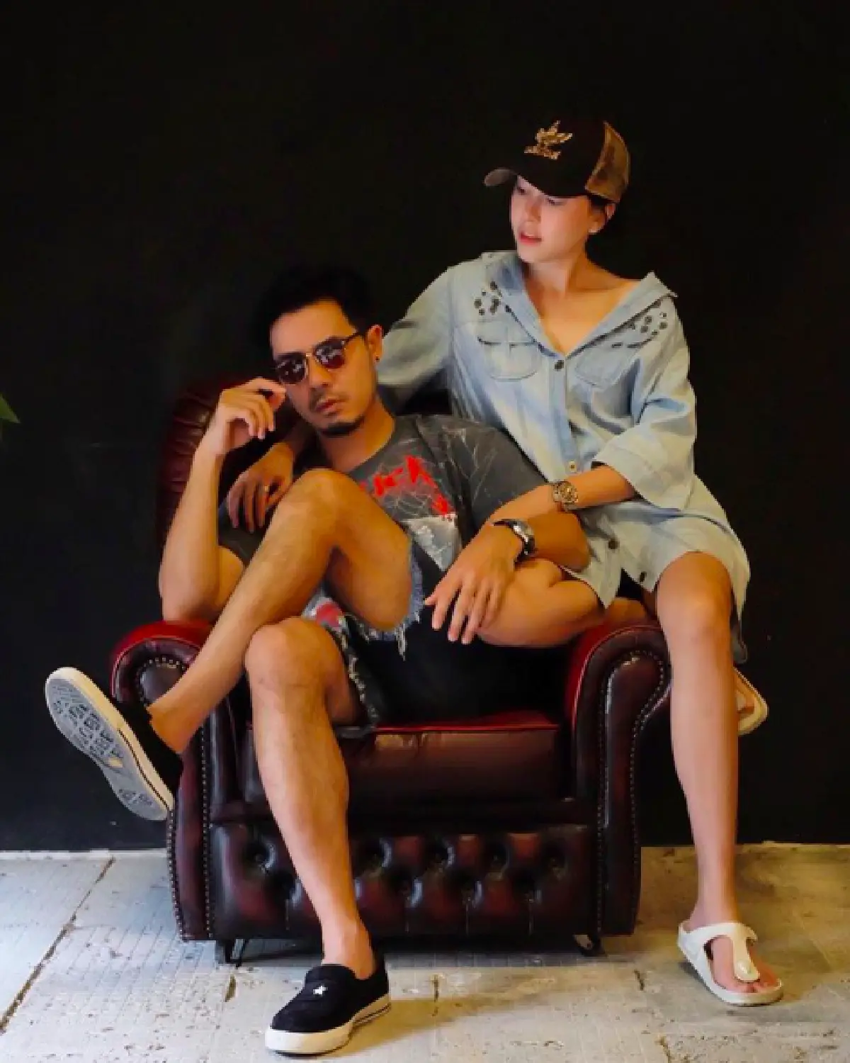 ช็อตนี้เร่าร้อน “เชน-แพร" โพสท่าแซ่บขาพาดเอวตัวพิงกำแพง 